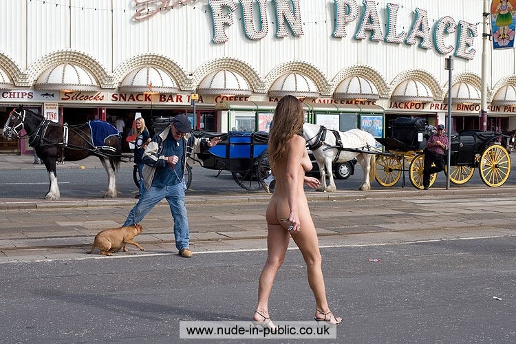 gina-lorenz-naked-in-blackpool09